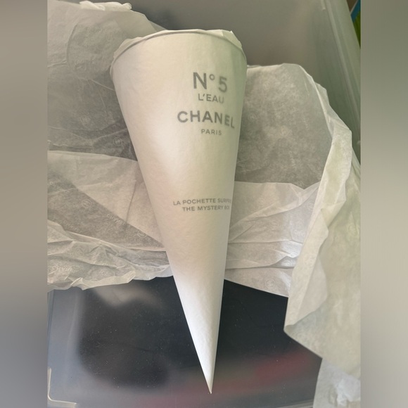 Chanel mystery box limited edition 2021 new in box nail file hand cream - Picture 2 of 3